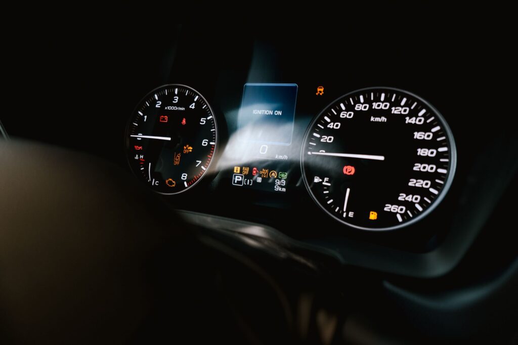 Jak rozpoznać zużycie amortyzatorów w Renault Talisman z adaptacyjnym zawieszeniem Electronic Damper Control?